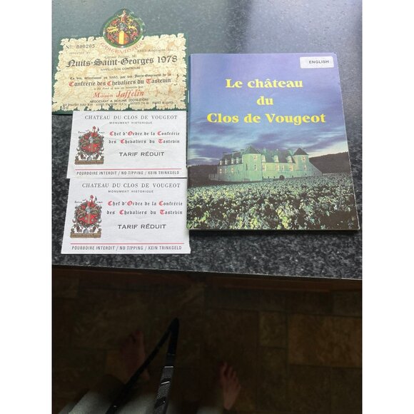 Vtg 1993 Lot Of 1 Booket In English Le Chateau du Clos de Vougeot 2 Chevaliers - Picture 1 of 10
